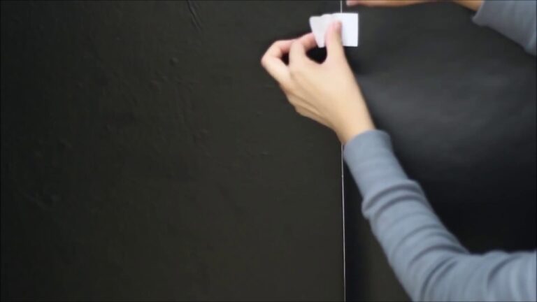 O Efeito Elegante do Papel de Parede Preto